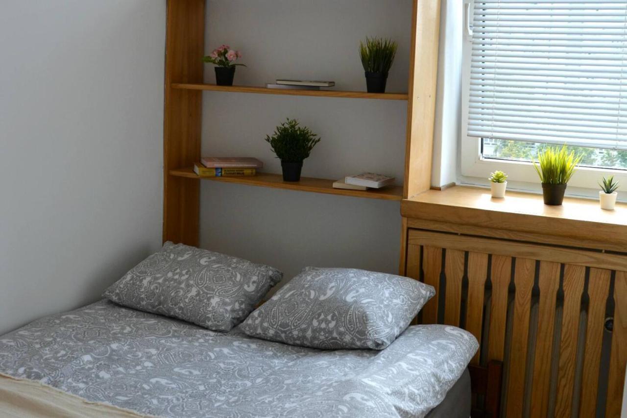 Ohmyhome - Sunny Apartment In City Center Varšava Exteriér fotografie
