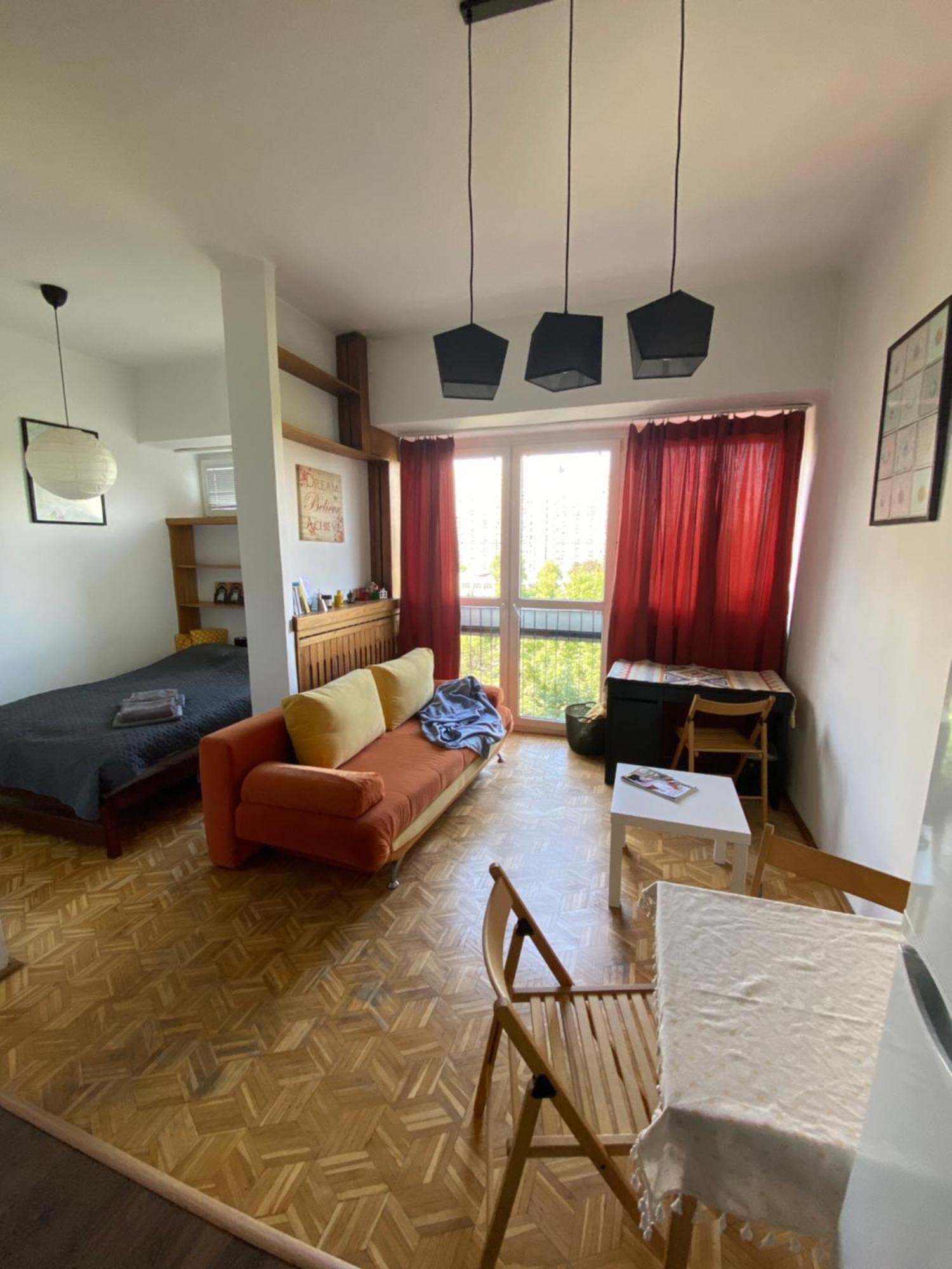 Ohmyhome - Sunny Apartment In City Center Varšava Exteriér fotografie